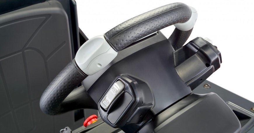 STILL and elobau develop innovative steering wheel for order pickers